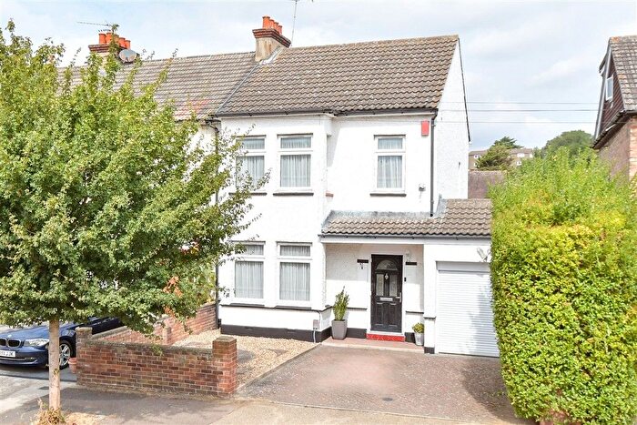 3 Bedroom End Terrace House For Sale In Ferndale Road, Gravesend, Kent, DA12