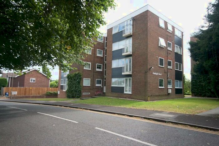 2 Bedroom Flat To Rent In London Road, Brentwood, Essex, CM14