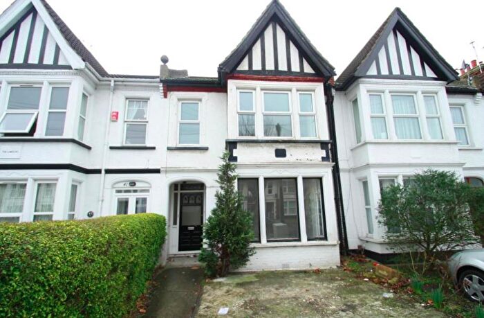 1 Bedroom Flat To Rent In Anerley Road, Westcliff On Sea, Essex, SS0