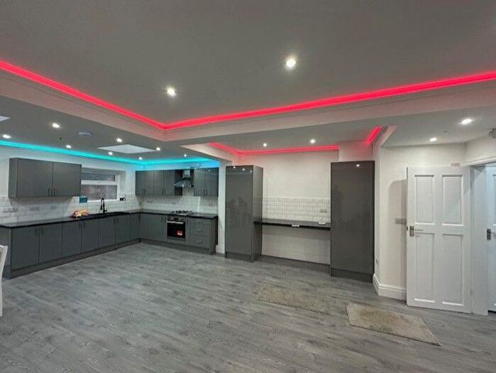 4 Bedroom Semi-Detached House To Rent In Birchfields Road, Manchester, M13