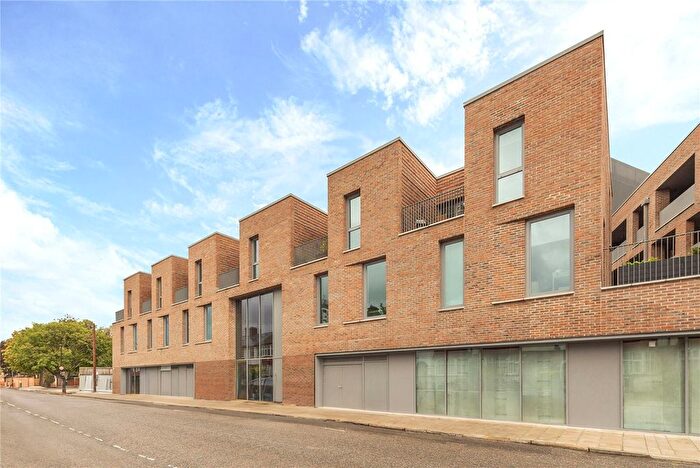 1 Bedroom Flat For Sale In Park North, Stamford Road, N15