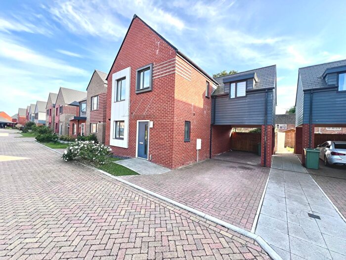 4 Bedroom Detached House To Rent In College Row, Ashford, TN23