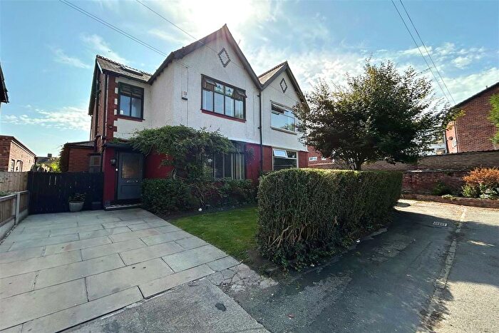 4 Bedroom Semi-detached House For Sale In Linden Avenue, Sale, M33