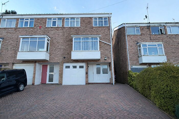 3 Bedroom Town House For Sale In Whitestone Road, Halesowen, B63