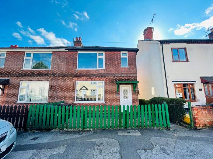 3 Bedroom Property To Rent In Carnarvon Grove, Nottingham, NG4