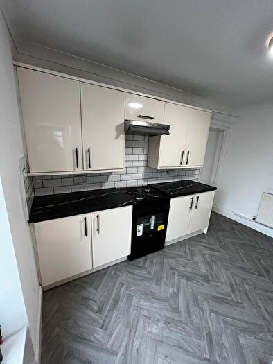 3 Bedroom Flat To Rent In High Street, Clydach, Swansea, SA6