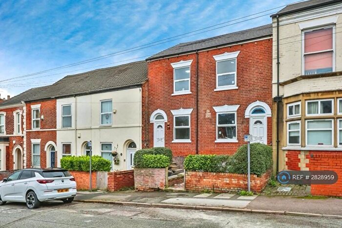 3 Bedroom Terraced House To Rent In Portland Road, Nottingham, NG7