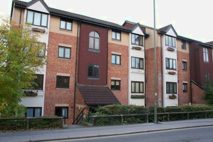 2 Bedroom Apartment To Rent In Station Road, Redhill, RH1