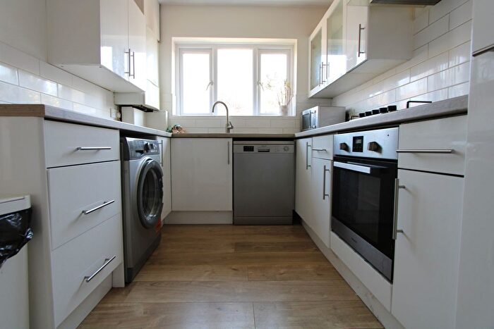 2 Bedroom Flat To Rent In Elmbourne Road, Balham, SW17