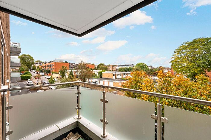 2 Bedroom Flat To Rent In Rayners Road, London, SW15