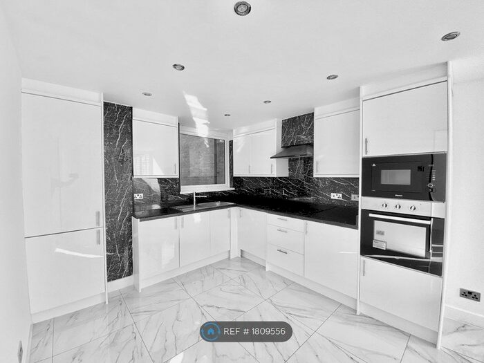 4 Bedroom End Of Terrace House To Rent In Johnson Avenue, Gillingham, ME7