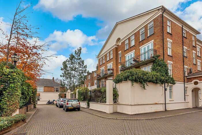 2 Bedroom Flat To Rent In Sutton Square, London, E9
