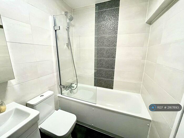 2 Bedroom Flat To Rent In Grayson House, London, EC1V