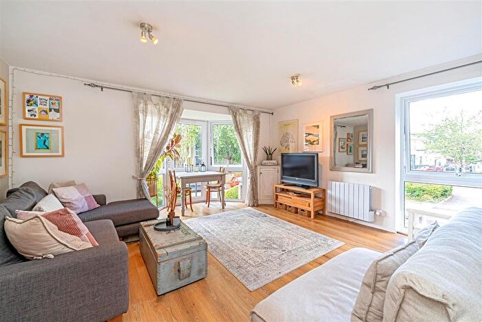 2 Bedroom Flat To Rent In Station Road, Hampton, TW12