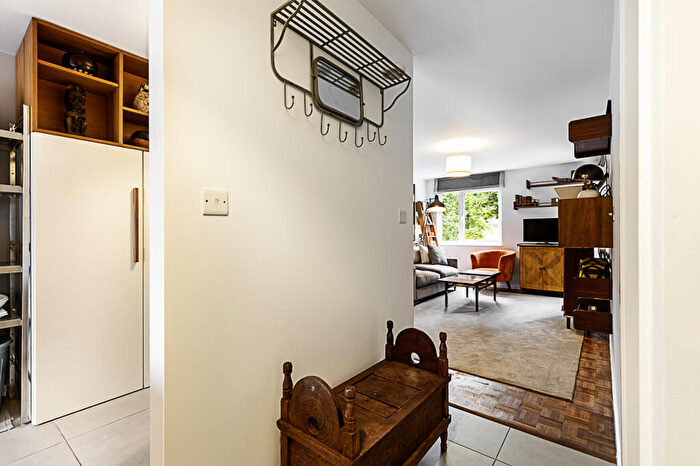1 Bedroom Flat To Rent In Mile End Road E Lj, London, E1