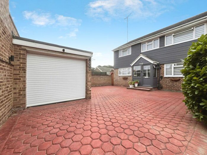 4 Bedroom Semi Detached House For Sale In Archer Way, Swanley, Kent, BR8