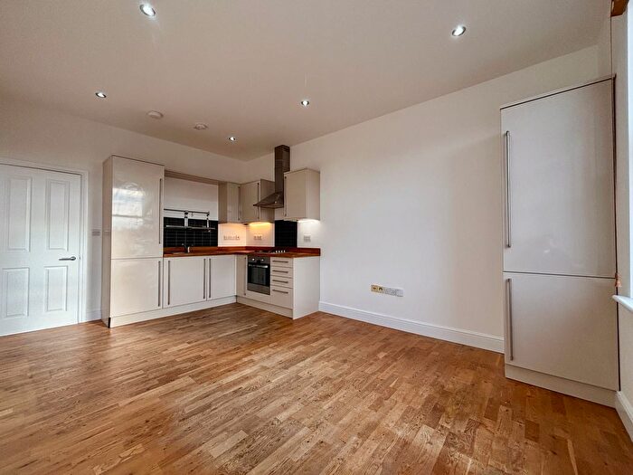 2 Bedroom Flat To Rent In Brownhill Road, London, SE6