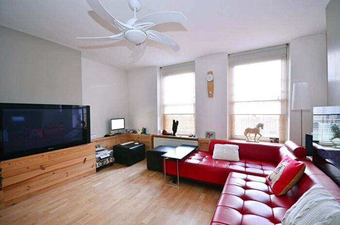 2 Bedroom Flat For Sale In Caledonian Road, Caledonian Road, London, N7