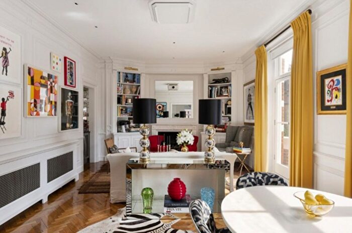 1 Bedroom Flat To Rent In Egerton Gardens, Knightsbridge, SW3