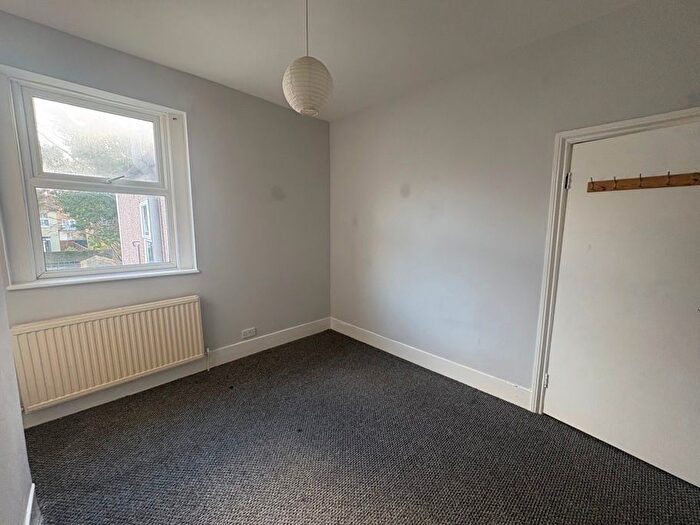 3 Bedroom Flat To Rent In Burlington Road, Thornton Heath, CR7