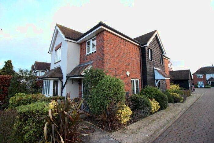 2 Bedroom Maisonette To Rent In Prospect Close, Bushey WD23