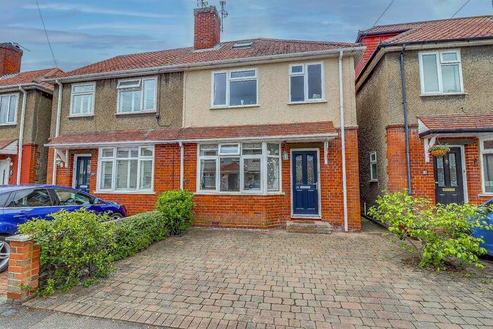 3 Bedroom Semi-Detached House To Rent In Park Road, Hoddesdon, EN11