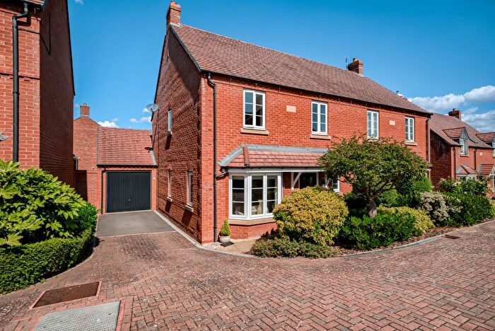 4 Bedroom Semi Detached House For Sale In Neptune Drive, Stratford-Upon-Avon, CV37