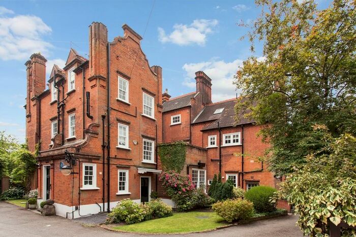 2 Bedroom Apartment To Rent In Manor Place, Chislehurst, BR7