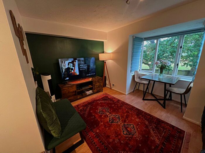 1 Bedroom Flat To Rent In London, N13