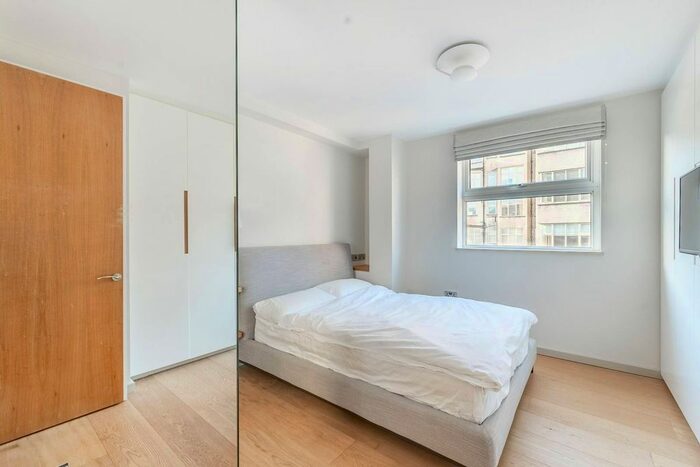 3 Bedroom Flat To Rent In William Mews, Knightsbridge, London, SW1X