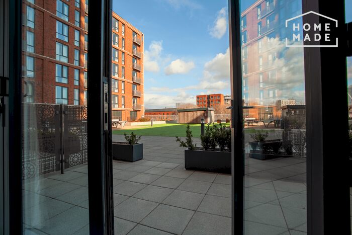 3 Bedroom Town House To Rent In Oxbow, Salford, M5