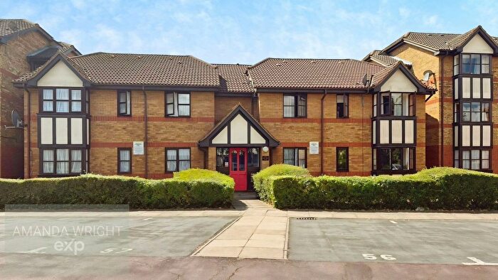 2 Bedroom Flat For Sale In Redwood Grove, Bedford, MK42