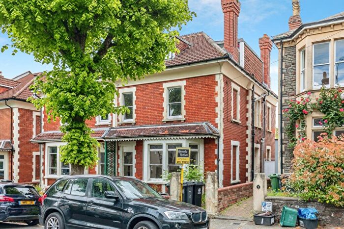 2 Bedroom Flat For Sale In Woodstock Avenue, Redland, Bristol, BS6