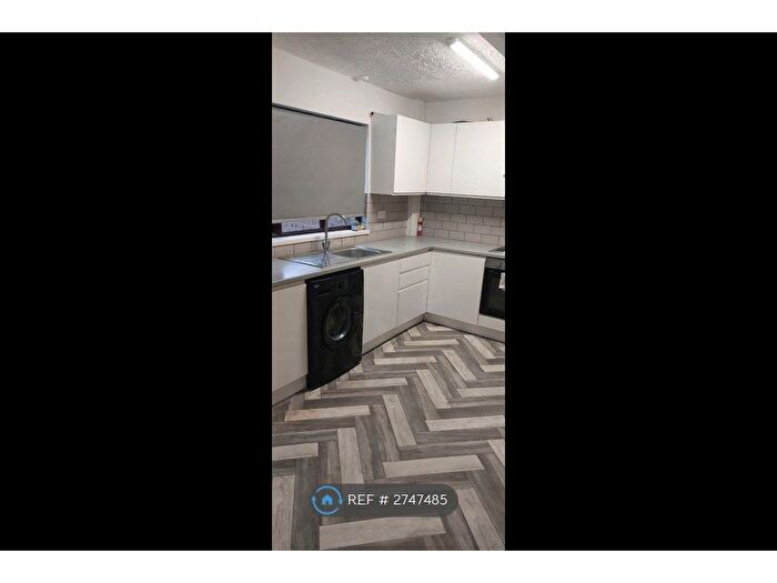 2 Bedroom Terraced House To Rent In Droylsden Road, Manchester, M40