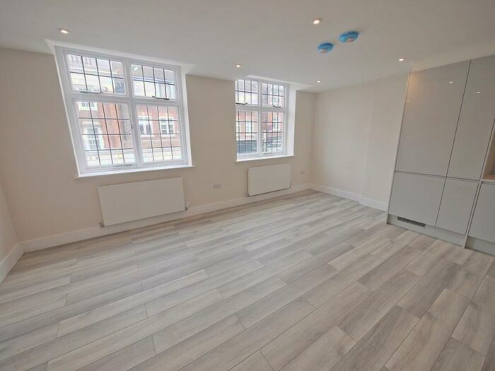2 Bedroom Flat To Rent In Green Lane, Northwood, HA6
