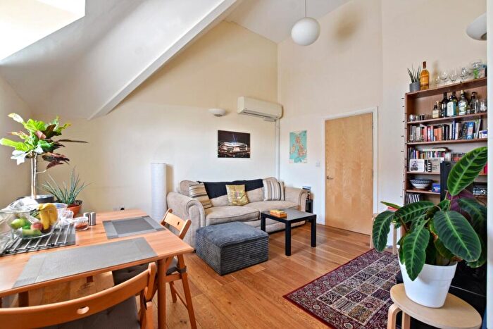 2 Bedroom Apartment To Rent In High Street London, N8