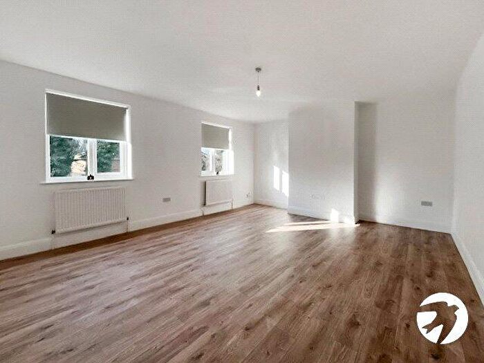 3 Bedroom Maisonette To Rent In East Hill, Dartford, Kent, DA1