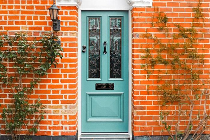 2 Bedroom Flat For Sale In Manford Way, Chigwell, IG7