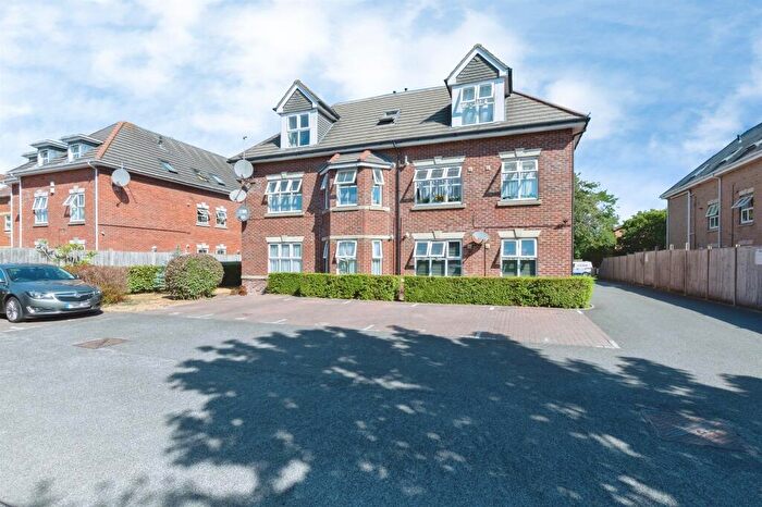 2 Bedroom Flat For Sale In Richmond Park Road, Bournemouth, BH8