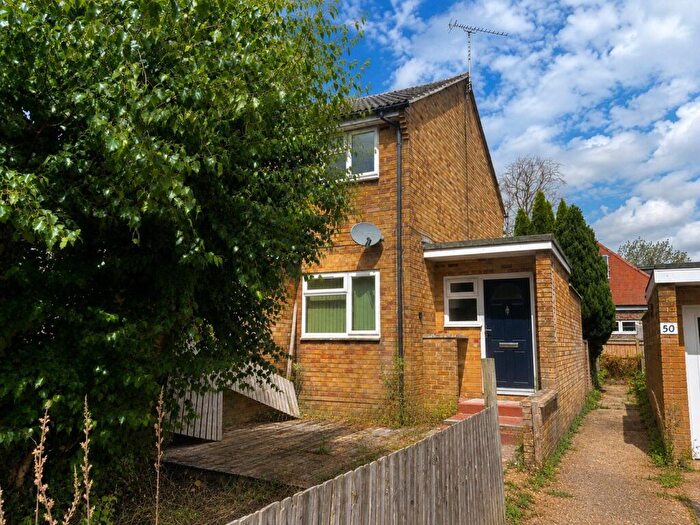 2 Bedroom Flat For Sale In Rival Moor Road, Petersfield, Hampshire, GU31