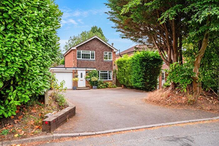 3 Bedroom Detached House For Sale In Fleetwood Close, Tadworth, KT20