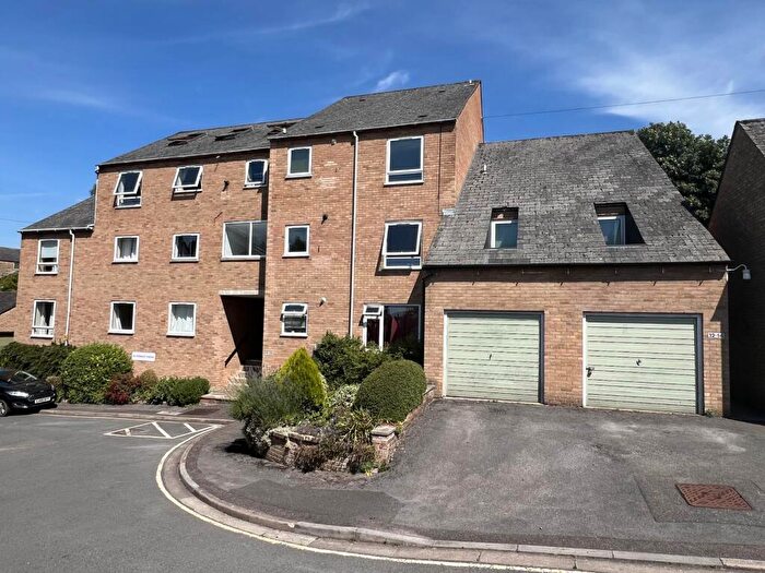 2 Bedroom Flat For Sale In Finsbury Place, Chipping Norton, OX7