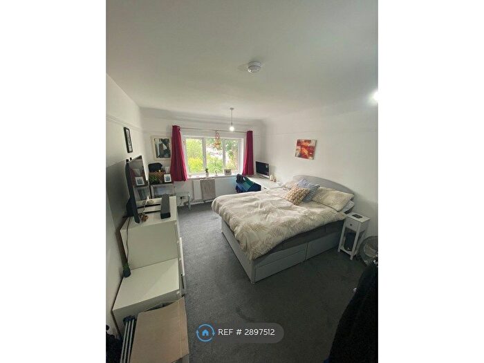 Studio To Rent In Hale Lane, London, NW7