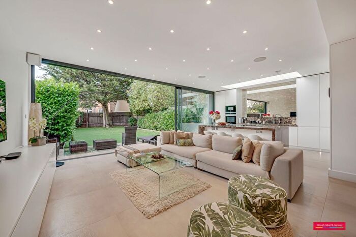 4 Bedroom Semi-Detached House To Rent In Friars Place Lane, Acton, London, W3