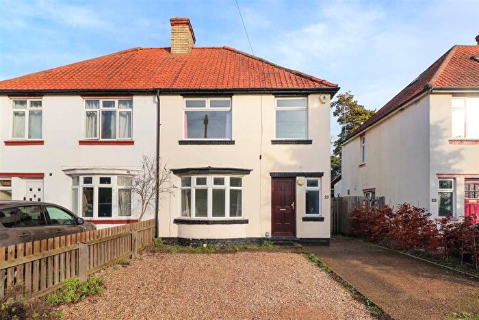 4 Bedroom Semi Detached House To Rent In Kings Hedges Road, Cambridge, CB4