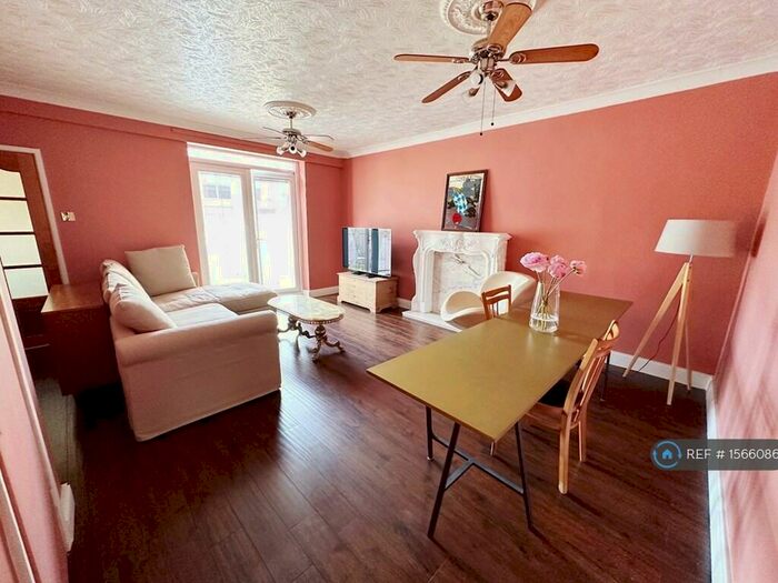 3 Bedroom Terraced House To Rent In Weybridge Road, Manchester, M4