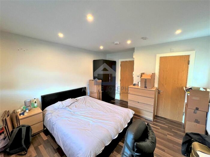 Studio To Rent In Thornton Avenue, Streatham Hill, SW2