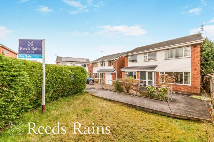 5 Bedroom Detached House For Sale In Woodstock Close, Macclesfield, Cheshire, SK10