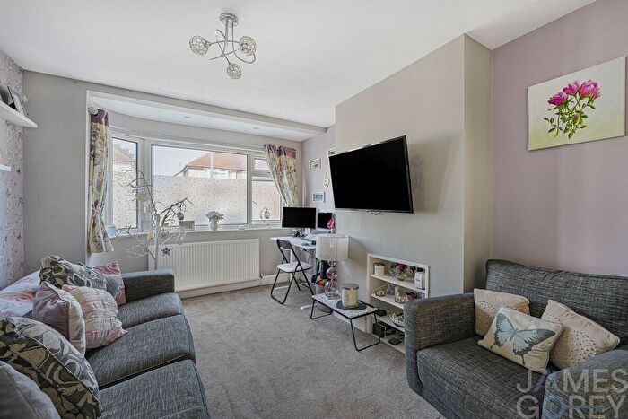2 Bedroom Maisonette For Sale In Holmleigh Avenue, Dartford, DA1