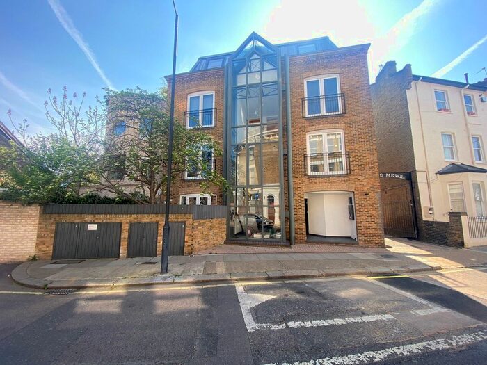 2 Bedroom Flat To Rent In Blythe Road, London, W14